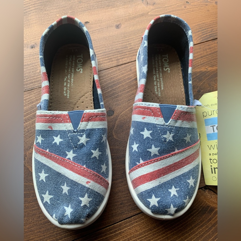 Tom’s patriotic 1 youth sneaker NWT, imperfections